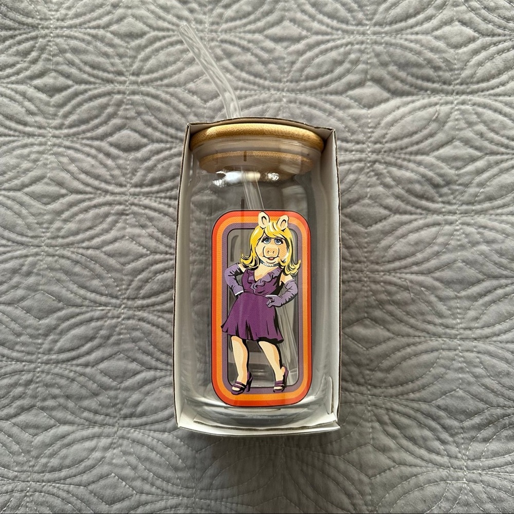 NWT 16oz Miss Piggy Muppets Glass Tumbler with Straw and Lid